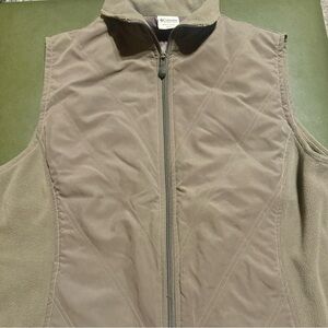 Columbia Tan Vest With Quilted Detail and Fleece Lining, Size XL